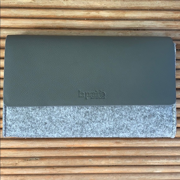 La prairie/Switzerland/ clutch - Picture 2 of 10